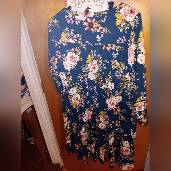 Dress (SOLD) - Picture 4 of 4